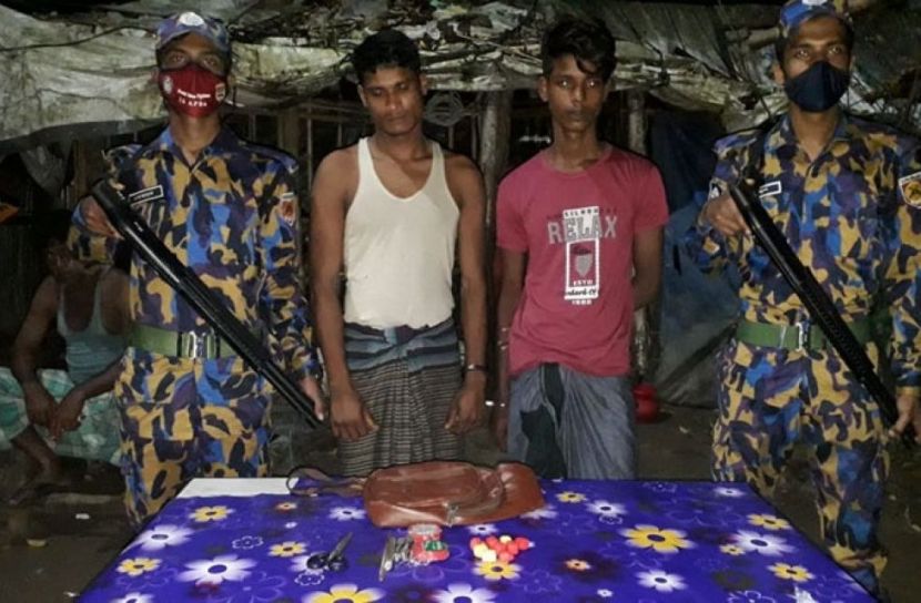 ককটেল তৈরির সময় দুই রোহিঙ্গা আটক
