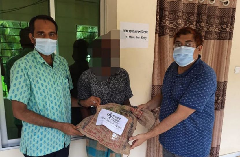 কর্মহীন দরিদ্র পরিবারের মাঝে খাদ্য সহায়তা