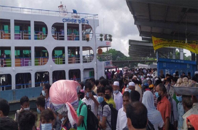 চাঁদপুর লঞ্চঘাটে উপচেপড়া ভীড়