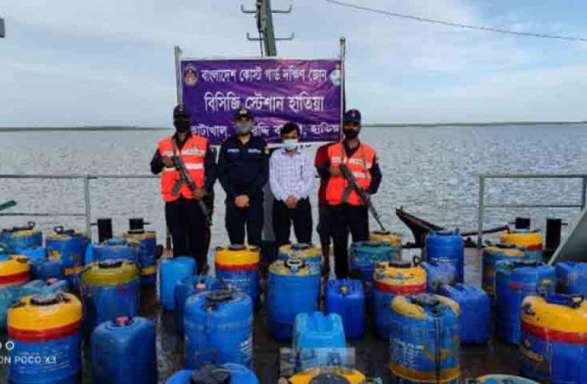 তিন কোটি টাকার চিংড়ি পোনা জব্দ