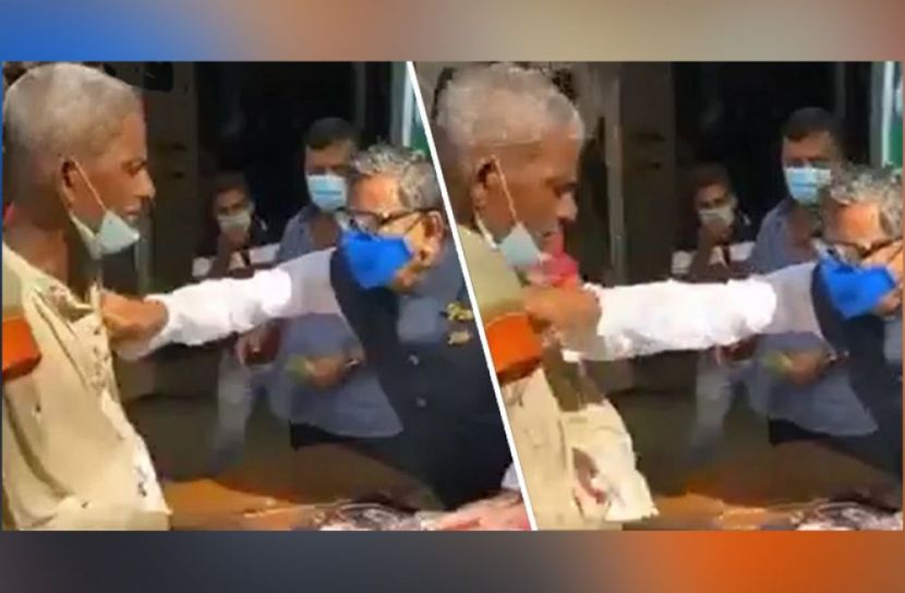বৃদ্ধকে ঘুষি মারলেন কাদের মির্জা!