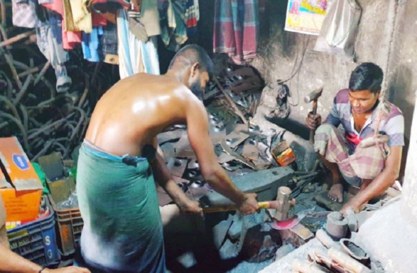 কামার পাড়ায় নেই টুং ট্যাং শব্দ