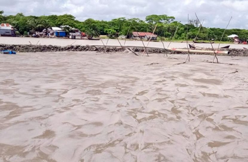 শিবাড়িয়া নদী দখল করে চলছে বালুর ব্যবসা