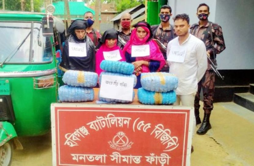 হবিগঞ্জে গাঁজাসহ তিন বোন গ্রেফতার ৪