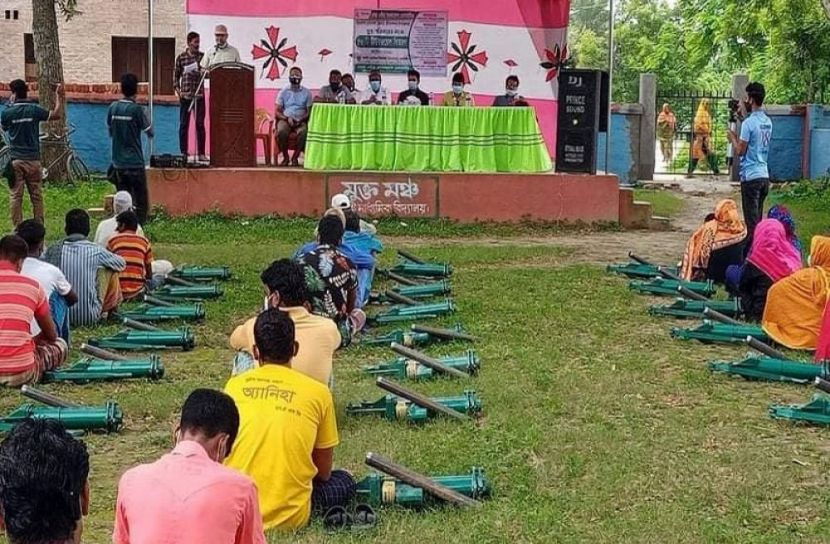 চুয়াডাঙ্গায় বিনামূল্যে দোস্ত এইডের টিউবওয়েল পেলো ৫০ পরিবার