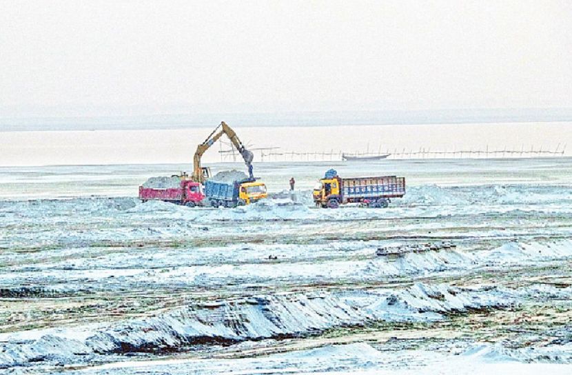 বালুখেকোরা থেমে নেই