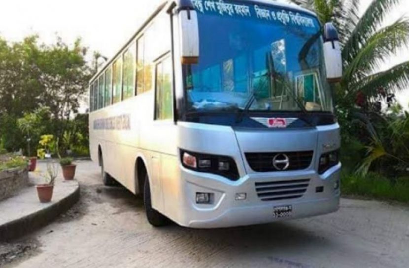 শিক্ষার্থীদের বাড়ি পৌঁছে দিতে বশেমুরবিপ্রবি'র বাস