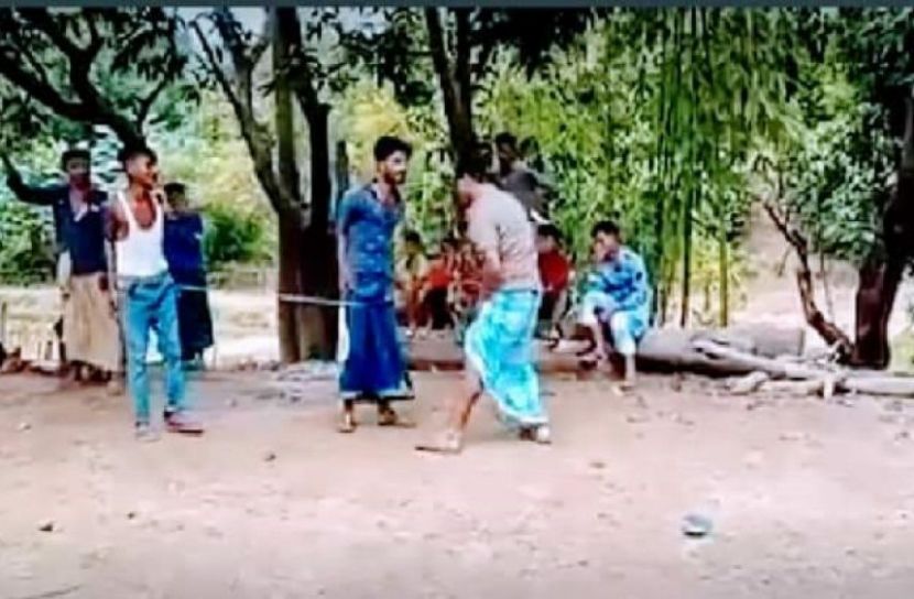 চোর অপবাদ দিয়ে দুই যুবককে নির্যাতন