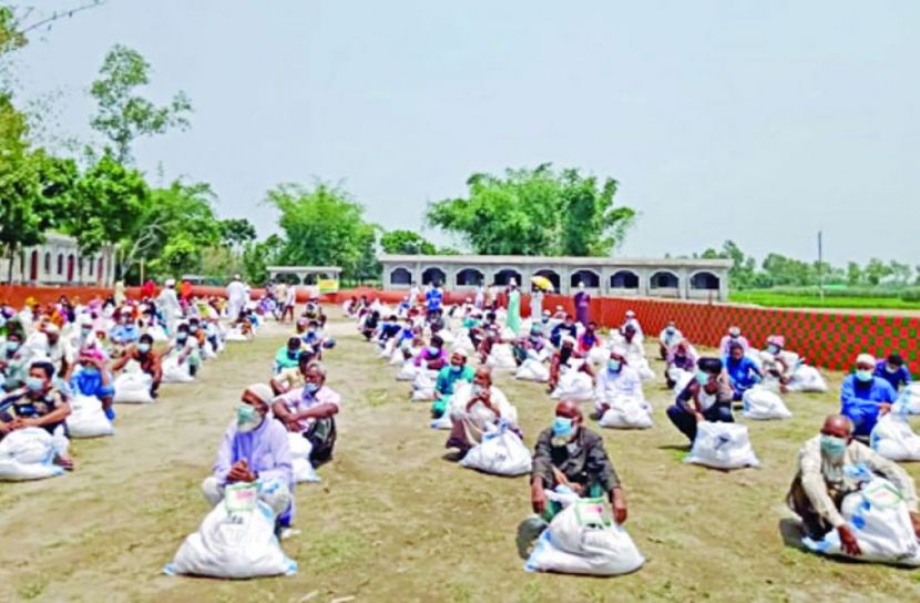 গাজীপুরে অসহায় মানুষকে ঈদসামগ্রী বিতরণ