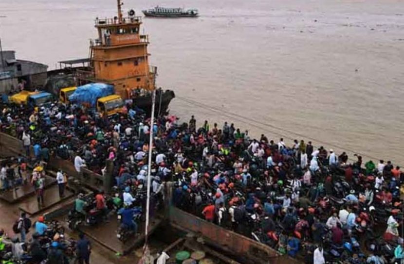 পাটুরিয়া ঘাটে ঘরমুখো মানুষ ভিড় 
