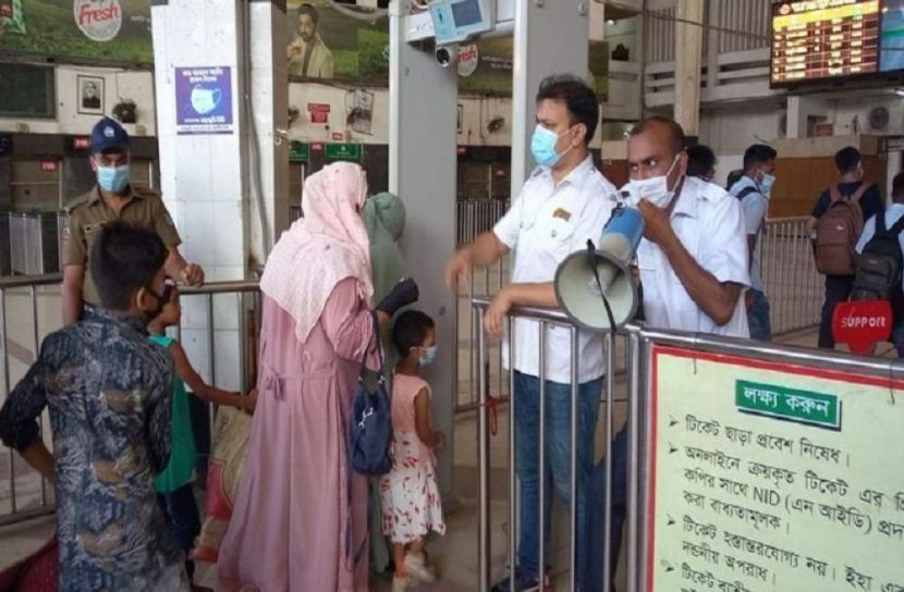 কোলাহল নেই কমলাপুর রেল স্টেশনে