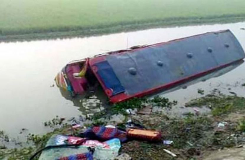 হবিগঞ্জে বাস নিয়ন্ত্রণ হারিয়ে, আহত ১৫
