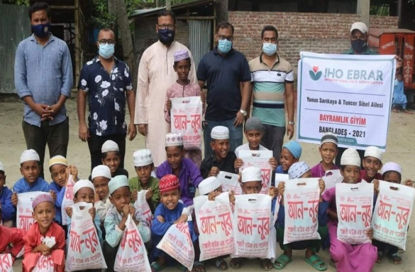 এতিমদের মুখে হাসি ফোটালো দোস্ত এইড