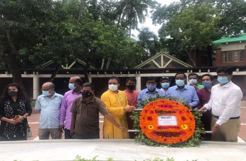 বঙ্গবন্ধুর সমাধিতে রাবি উপাচার্যের শ্রদ্ধা