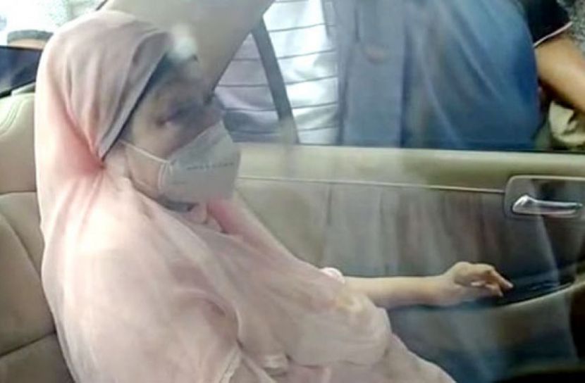 গাড়িতেই টিকা নিলেন খালেদা জিয়া