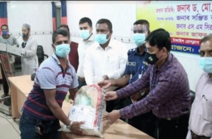 সাংবাদিকদের প্রধানমন্ত্রীর ঈদ উপহার