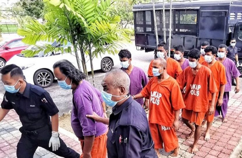 স্বাস্থ্যবিধি ভঙ্গ করায় ৪৮ বাংলাদেশি রিমান্ডে