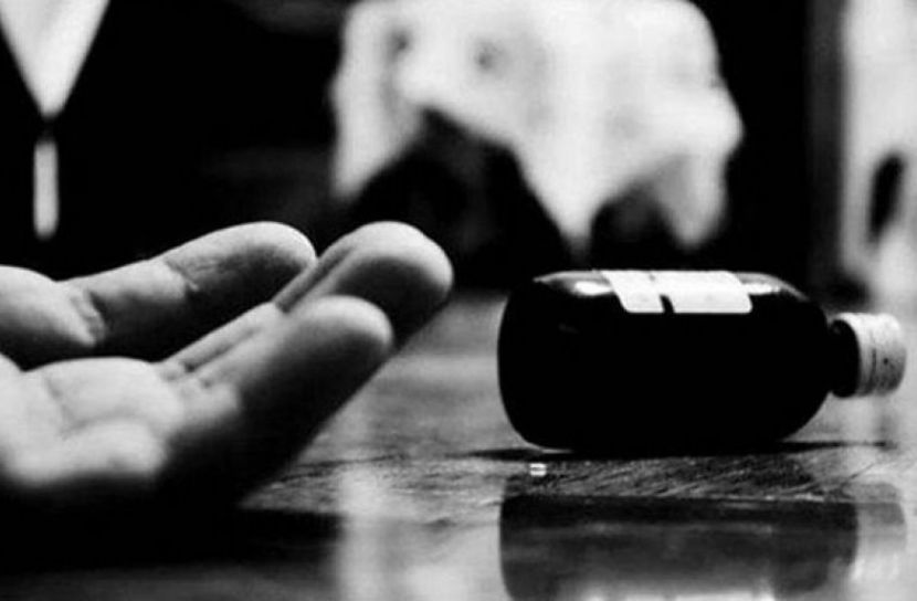 একই পরিবারের চারজনের বিষপান