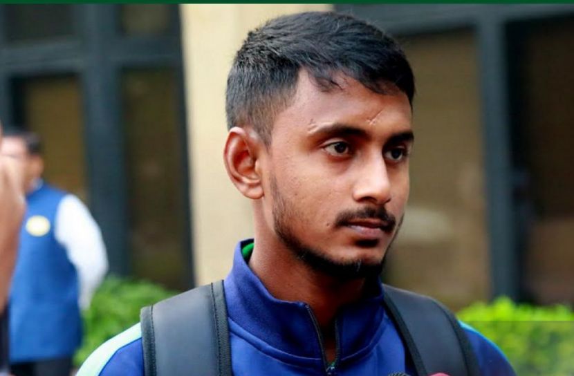 বাবার মৃত্যু : দেশে ফিরছেন আমিনুল