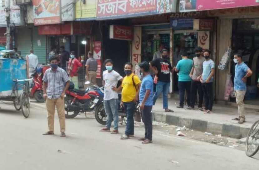 নারায়ণগঞ্জে অকারণে বের হচ্ছে মানুষ 