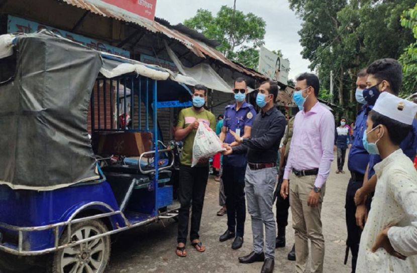 জরিমানার পরিবর্তে খাদ্য সহায়তা দিলেন ইউএনও