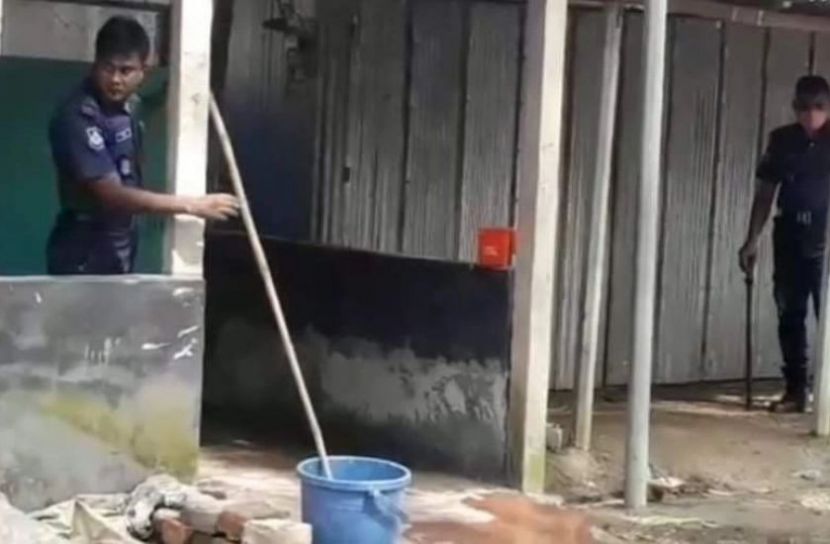 গাইবান্ধায় পেট্রলবোমা-ককটেল বস্তু উদ্ধার