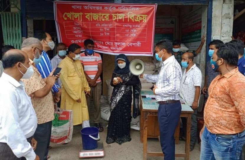 খোলা বাজারে চাল,আটা বিক্রয় কার্যক্রমের উদ্বোধন