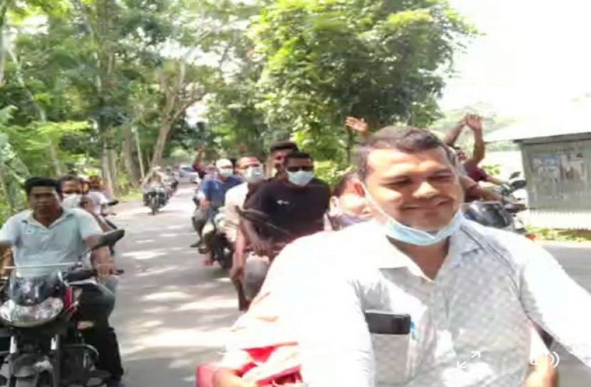 ডাসার থানাকে উপজেলা ঘোষণায় আনন্দ মিছিল