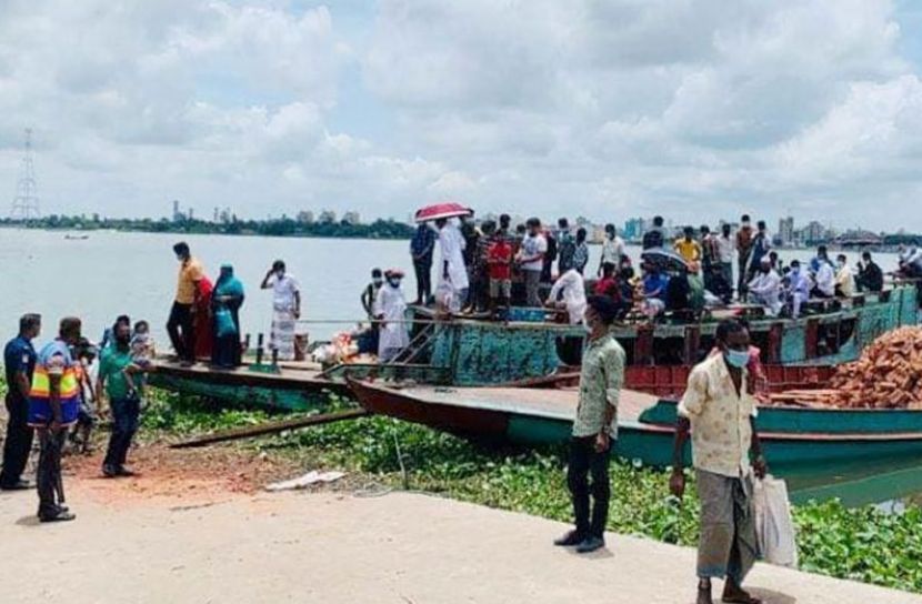 নৌকায় আনন্দ ভ্রমণ করায় জরিমানা