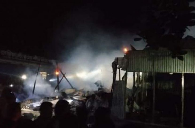 শরীয়তপুরে আগুনে পুড়ে গেলো ১৮  দোকান 