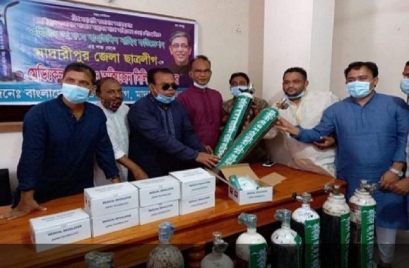 মাদারীপুরে মেডিকেল সামগ্রী ও অক্সিজেন প্রদান