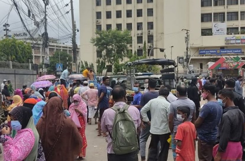 অভিযানের পাশেই উপেক্ষিত স্বাস্থ্যবিধি 