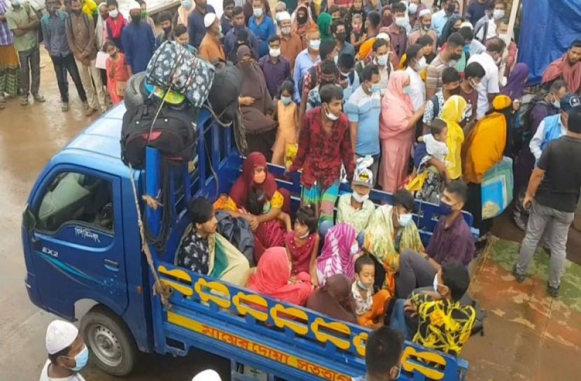 থামছে না ফেরিতে অবাধ পারাপার
