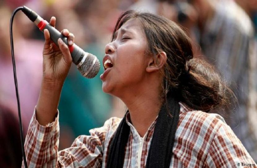 বৃক্ষ নিধন বিরোধী গানে লাকী