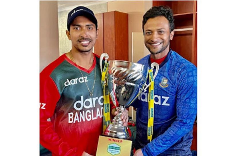 ট্রফি নিয়ে দেশে ফিরলো টাইগাররা