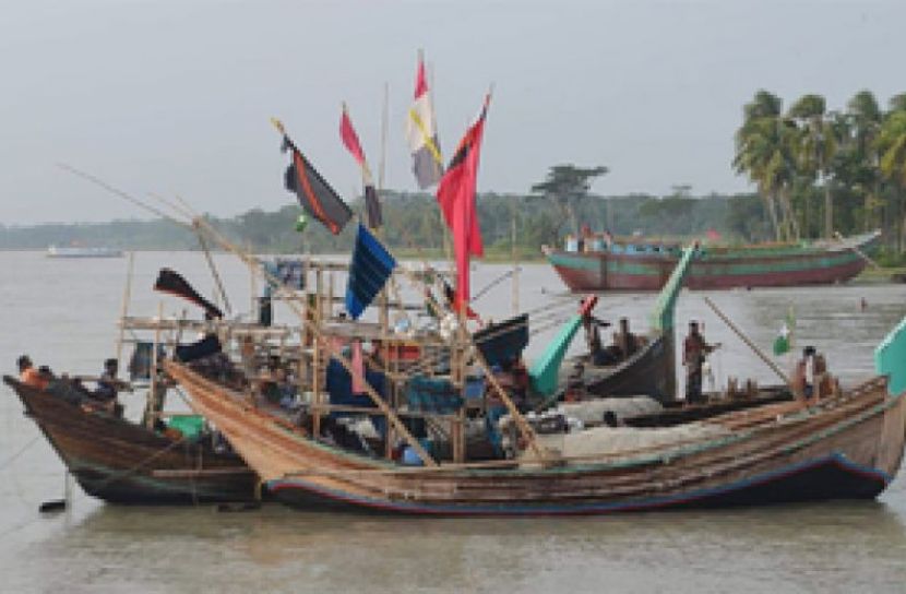 উত্তাল নদী, নৌকা মাঝি কিনারায়