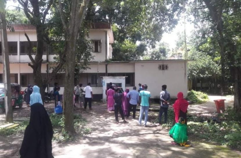 নমুনা দিতে এসে বৃদ্ধার মৃত্যু
