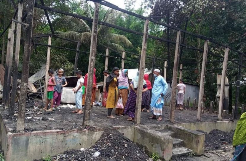 কৃষকের ঠায় এখন খোলা আকাশের নিচে