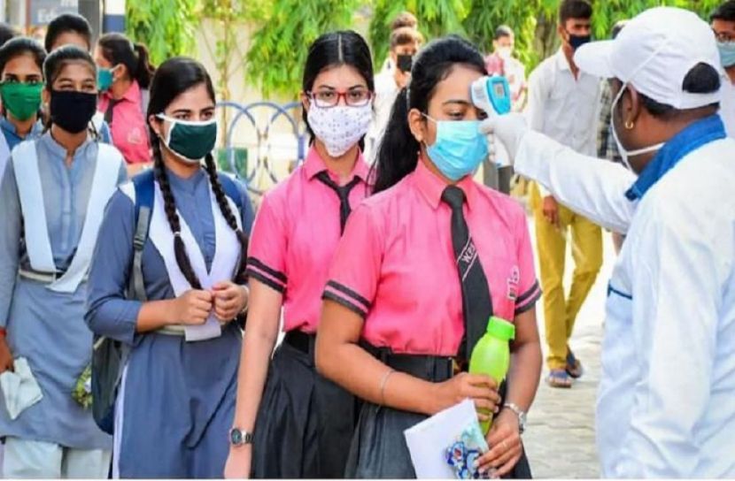 স্কুল খুলে দিন, এভাবে চলে না