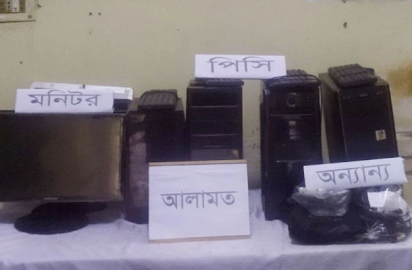 নওগাঁয় পর্নোগ্রাফি ভিডিও সরবরাহ জব্দ, গ্রেফতার ৫ 