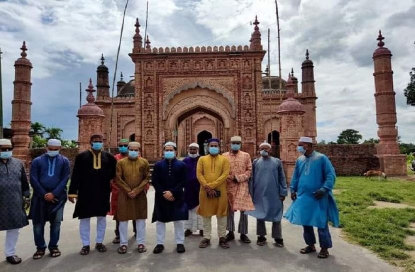 ঐতিহ্যবাহী জ্বীনের মসজিদ পরিদর্শন করলেন ডিসি