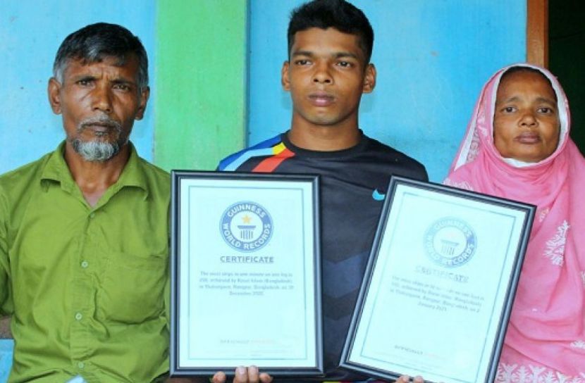 ১৮ বছরেই অনন্য কীর্তি