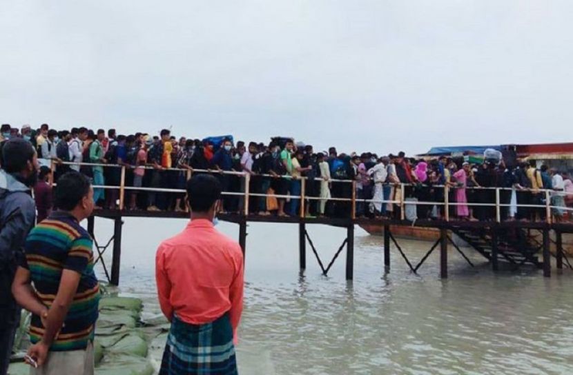 হাতিয়ায় ঘাটে মানুষের ভিড়, গন্তব্য ঢাকা