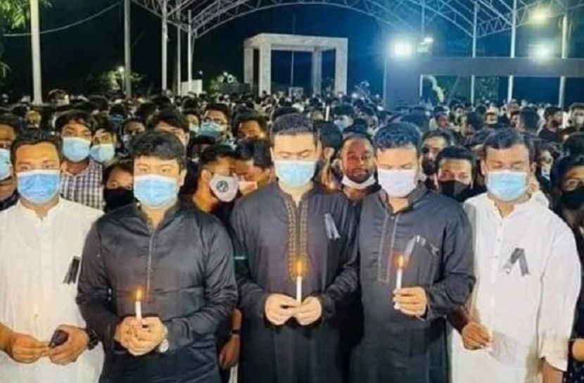 শোকাবহ আগস্টের প্রথম প্রহরে আলোর মিছিল