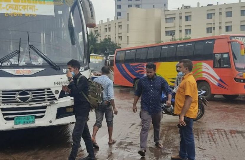 যাত্রীশূন্য  মহাখালী বাসটার্মিনাল 