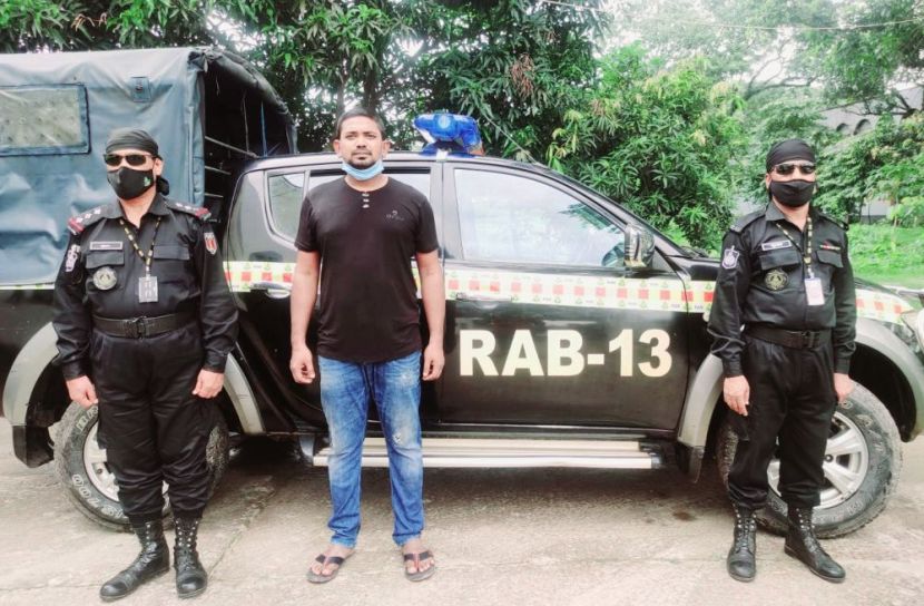ইয়াবা-রিভালবারসহ মাদক কারবারি আটক