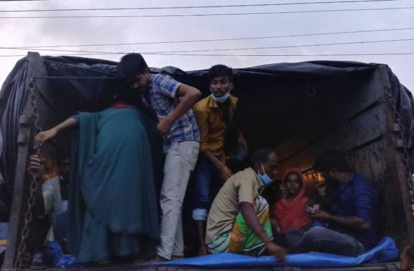 স্বাস্থ্য ঝুঁকি নিয়ে ঢাকায় ফিরছে মানুষ