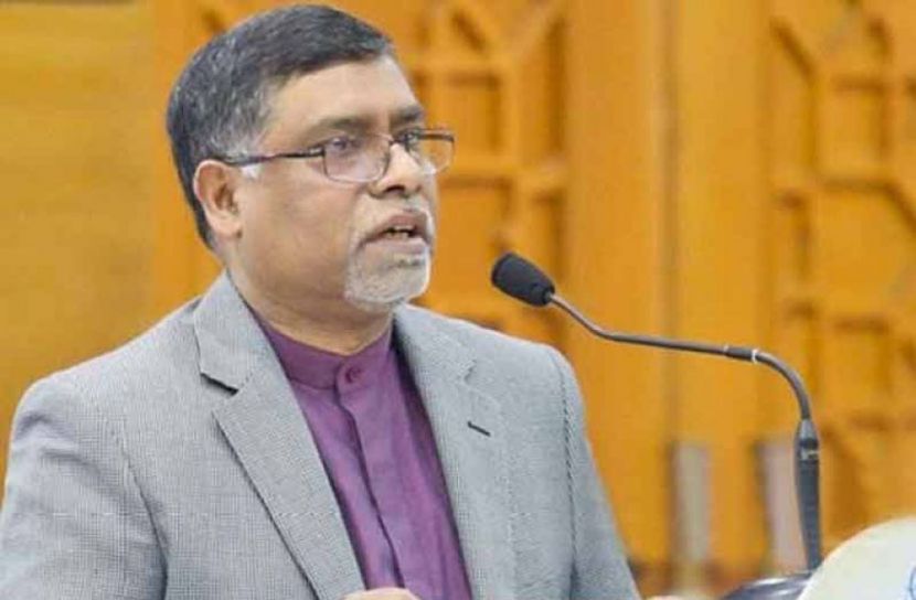 ‘মাস্ক পরে শিশুকে বুকের দুধ খাওয়ান’