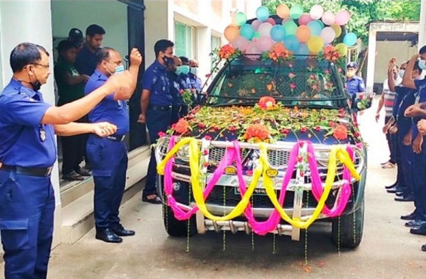পুলিশ সদস্যকে বর্ণাঢ্য আয়োজনে বিদায় সংবর্ধনা 