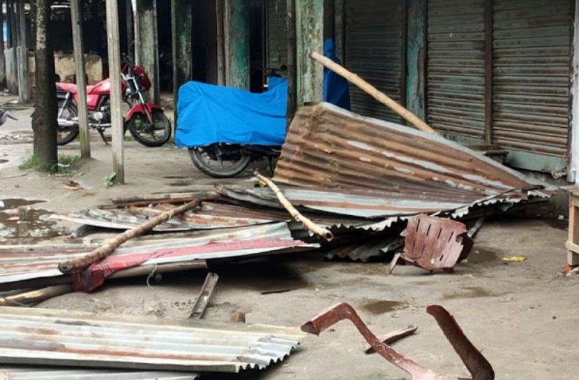 চাঁদা দিতে অস্বীকার করায় দোকানে হামলা-ভাংচুর 